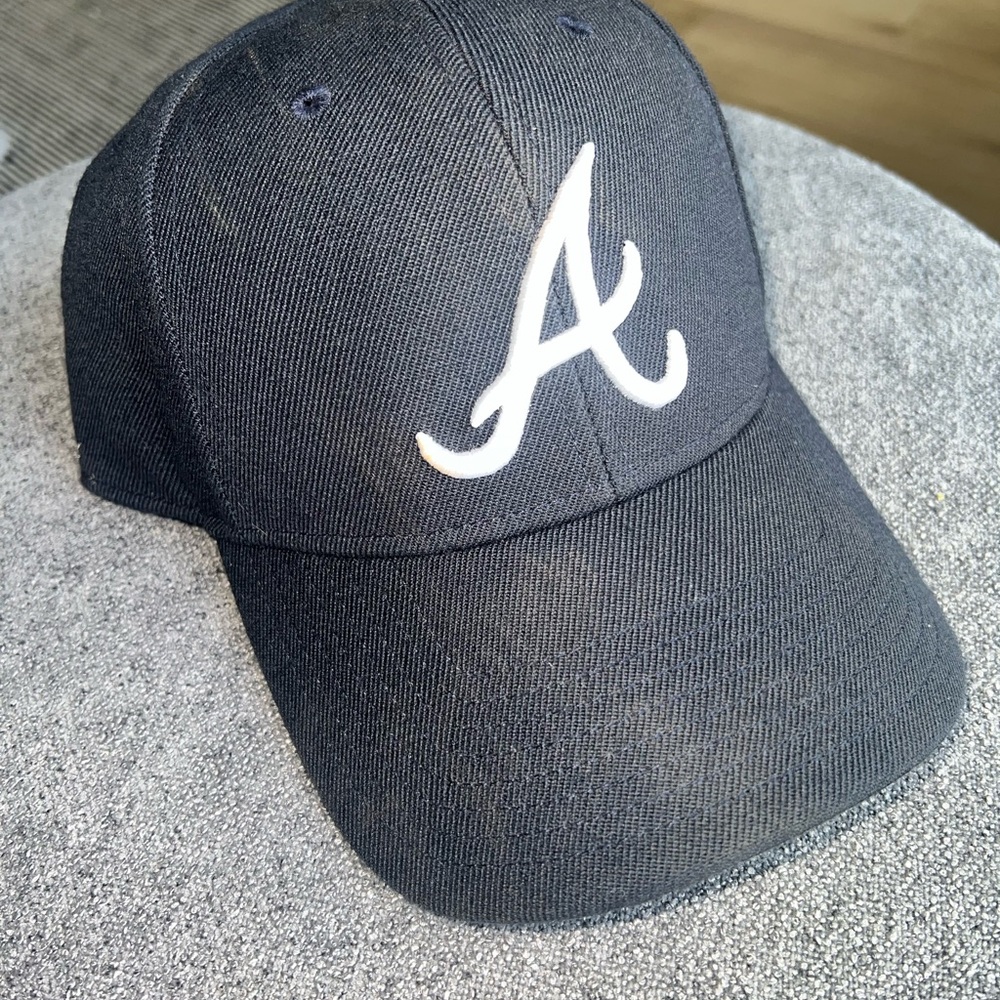 Atlanta braves Navy Blue Cap with White 'A' Logo. Snap back